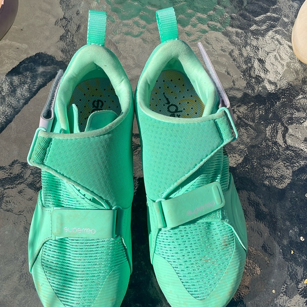 Color green  fútbol tenis